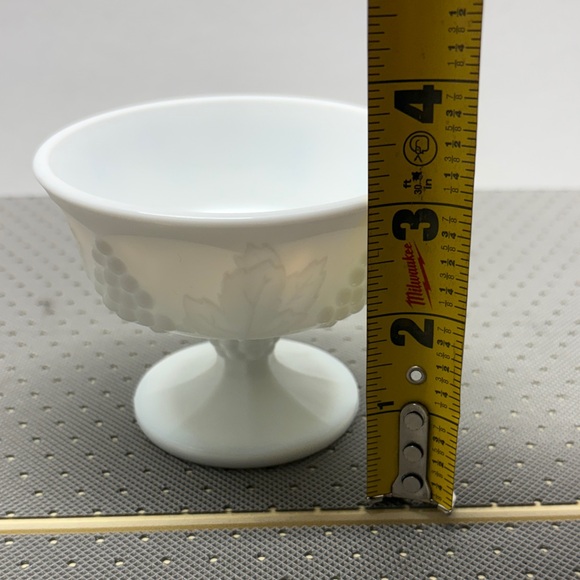 VTG INDIANA HARVEST GRAPE MILK GLASS FOOTED SHERBET/DESSERT PEDESTAL BOWL - Picture 7 of 9